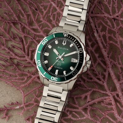Dettaglio della cassa in acciaio del Bulova Marine Star 98B471