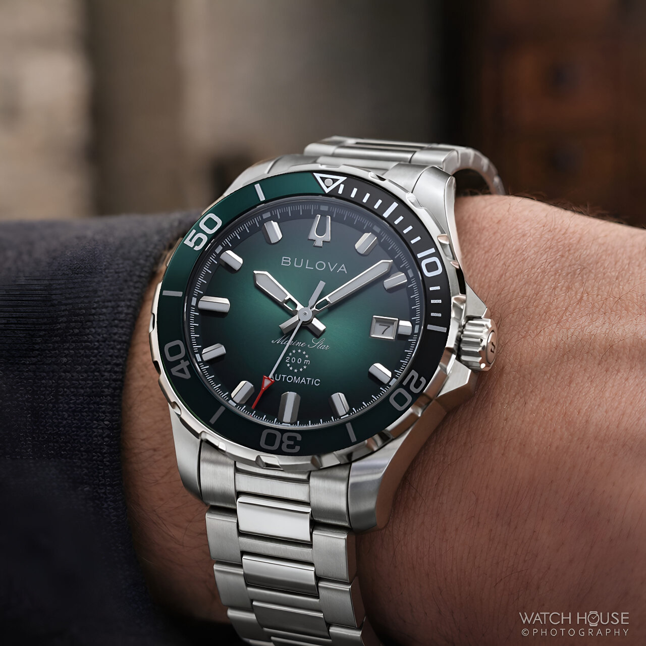 Bulova Marine Star 98B471 al polso con bracciale in acciaio